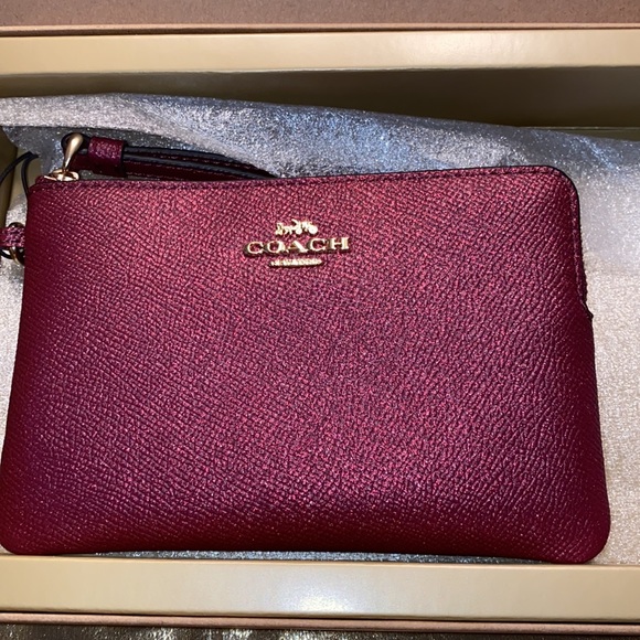 NWT Coach Gift Boxed Corner Zip Glitter Wristlet with Two Removable Charms - Picture 3 of 9